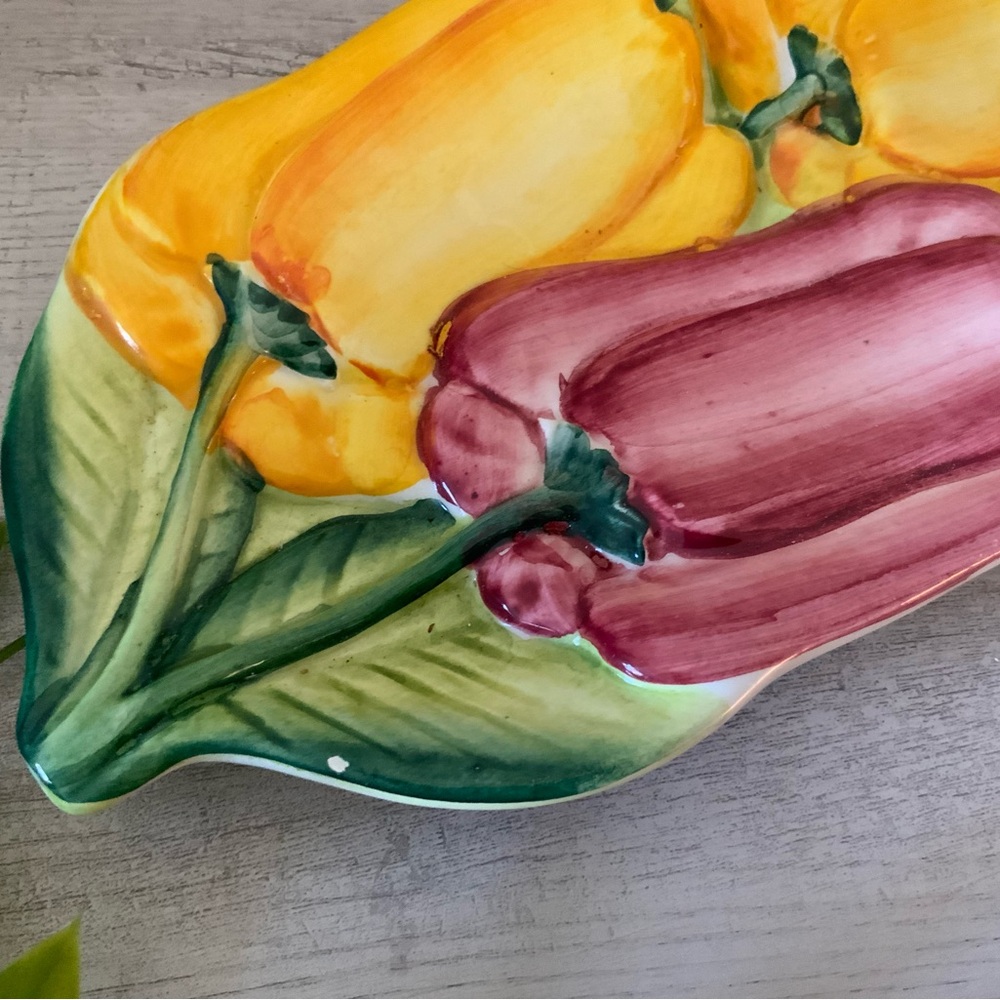 VINTAGE 1990 CERAMIC SERVICE DISH BELL PEPPERS MADE IN ITALY - Picture 2 of 4